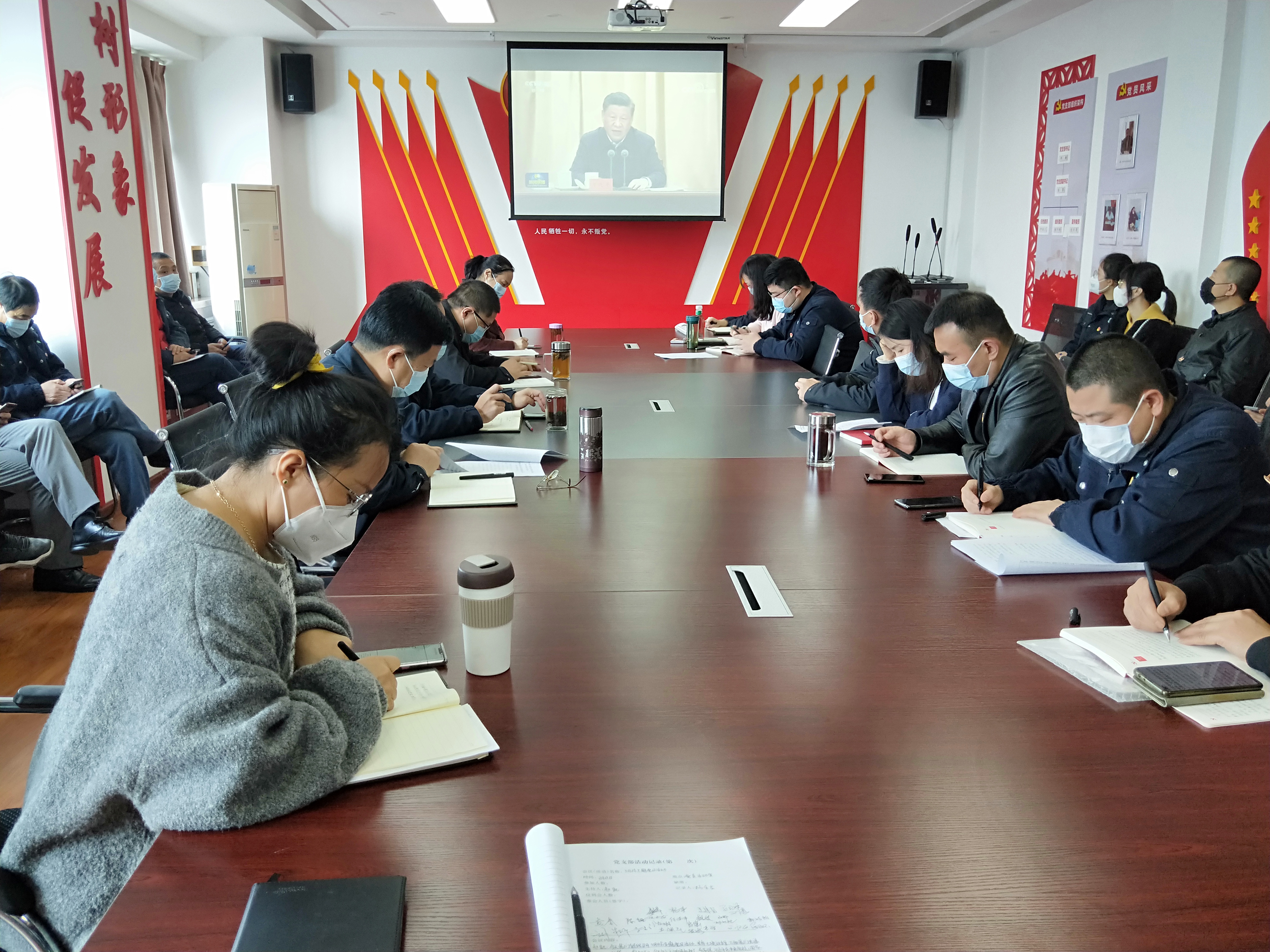 筑牢信念根基 树立家国情怀 保持高昂斗志 留下无悔足迹