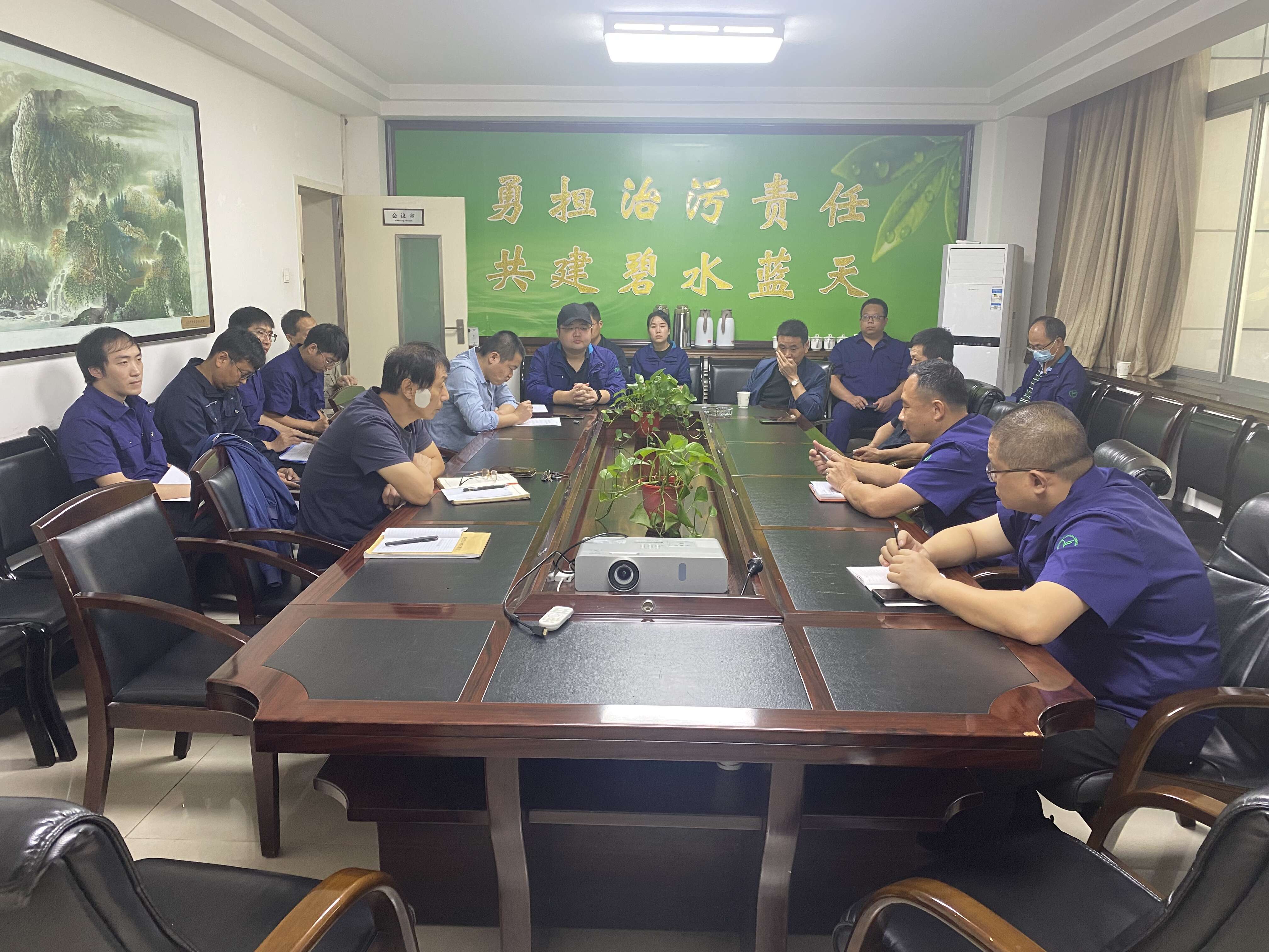 迎国庆度佳节  查隐患谋发展