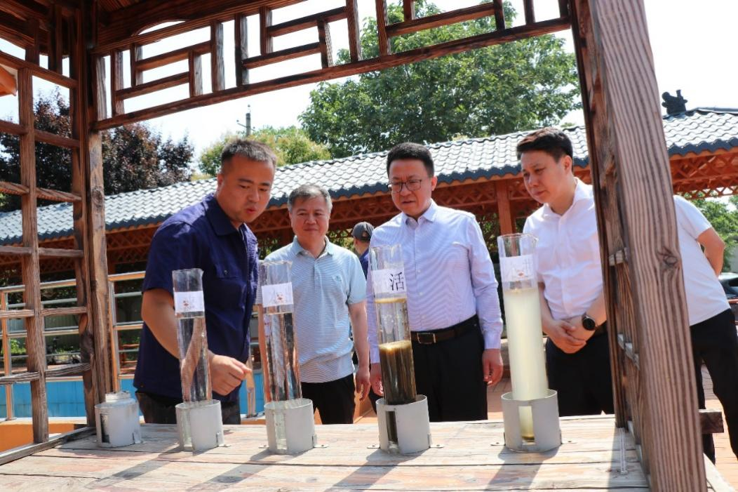 立足企业优势 展现国企担当 ——莲湖区区委领导莅临邓家村厂调研