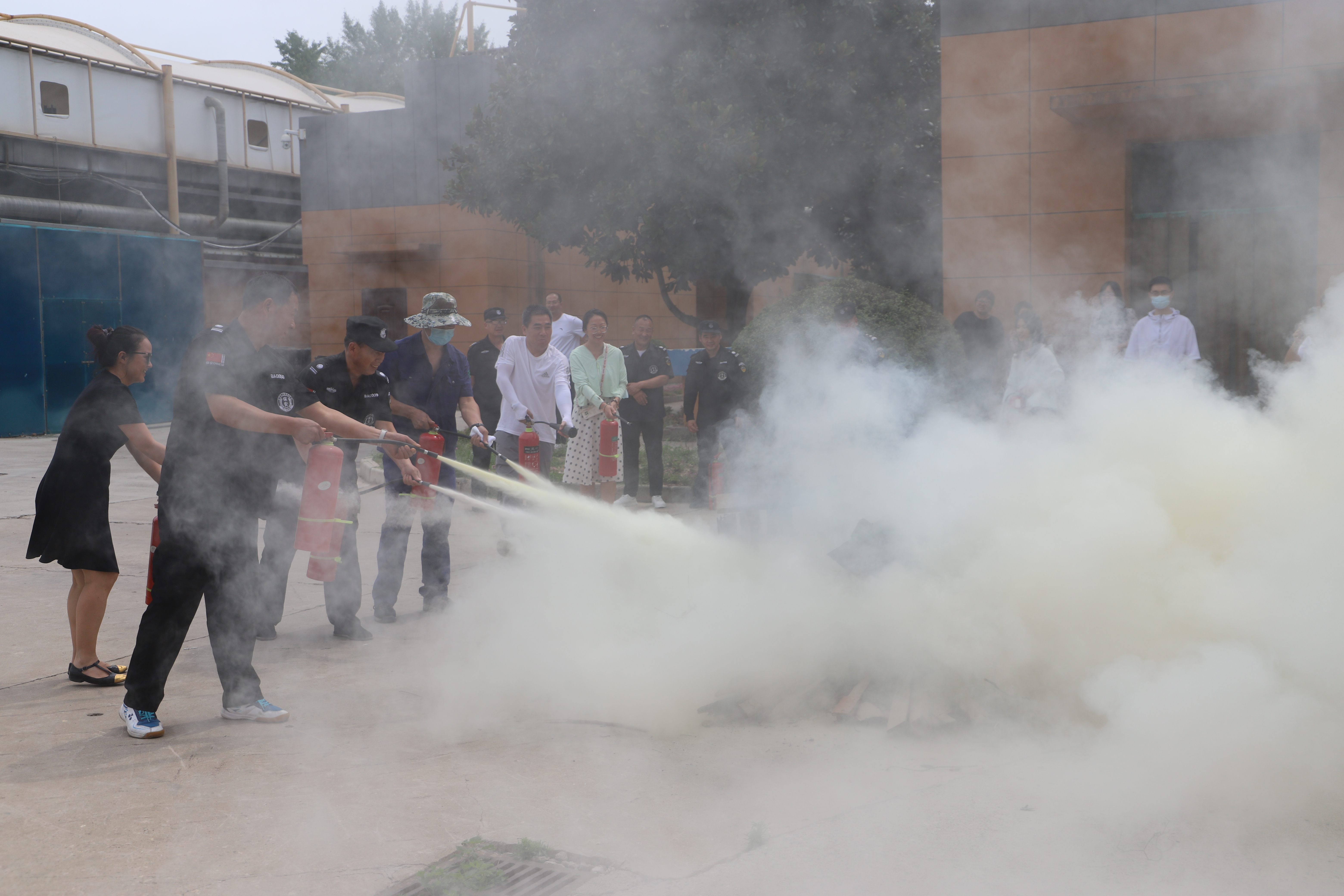 掌握消防知识  提高应急能力 ——西安公司“安全生产月”组织消防演练活动