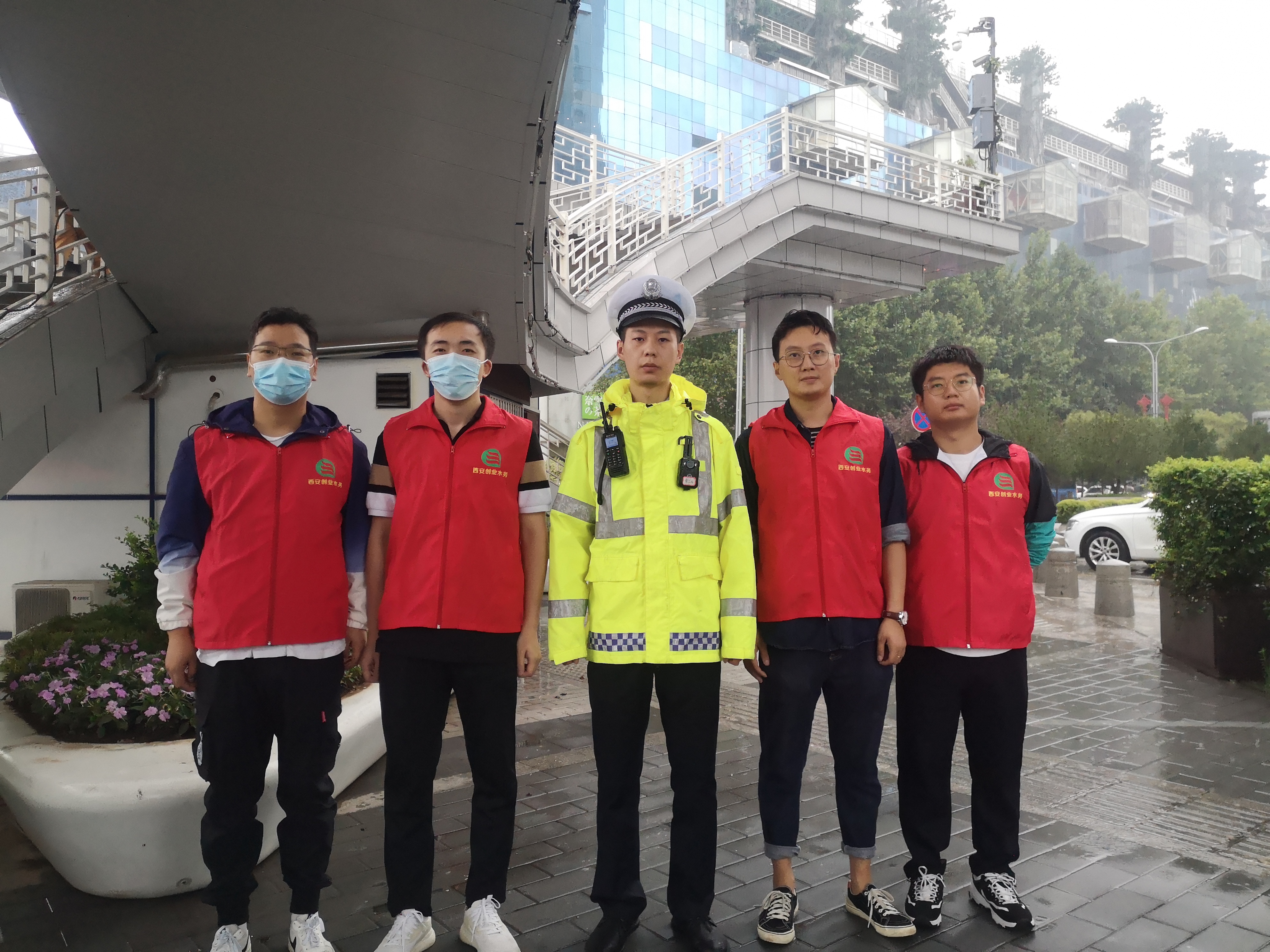 弘扬志愿服务精神 提高文明交通意识